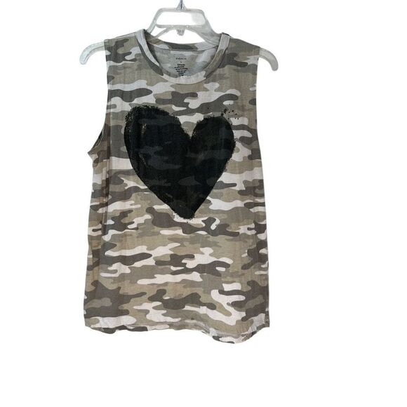 Evereve women’s sleeveless camo print tank with black heart size Large #36-1838 - Picture 1 of 5